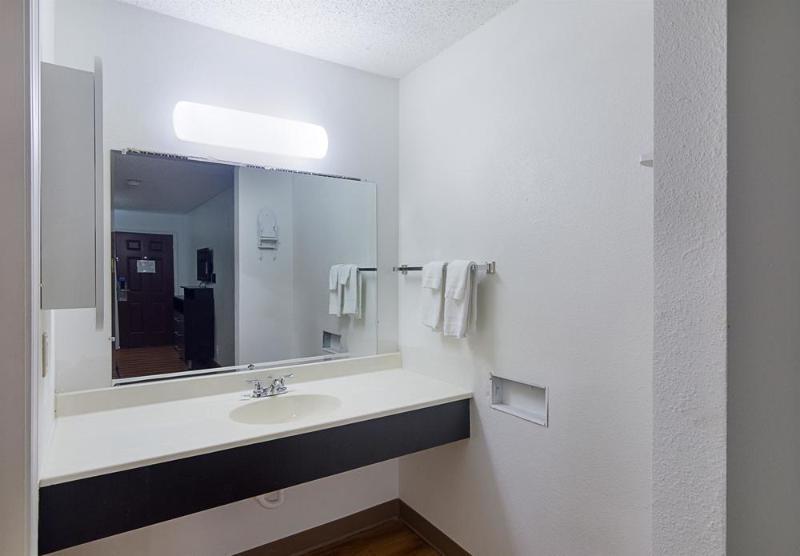 Studio Inn Extended Stay Oklahoma City Airport By Oyo エクステリア 写真